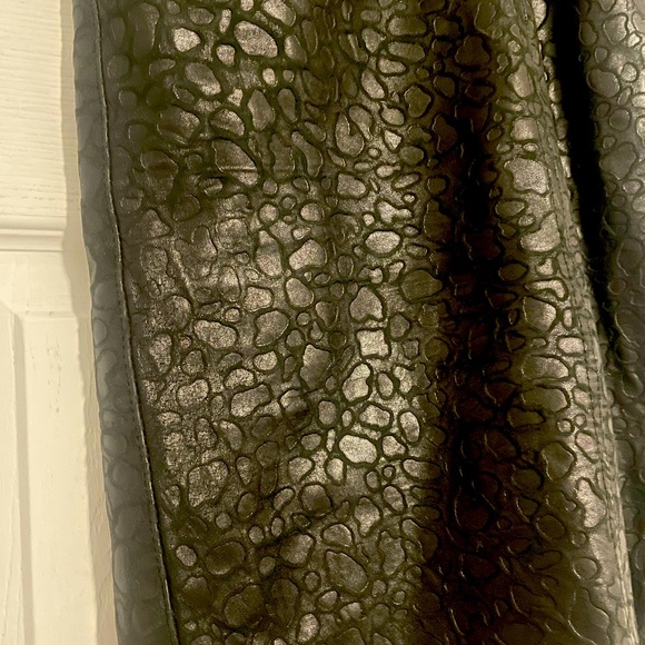 Black vintage leather skirt by Easy Peasy - Picture 3 of 3